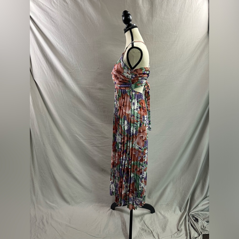 Floral Print Pleated Cami Dress - Picture 10 of 11